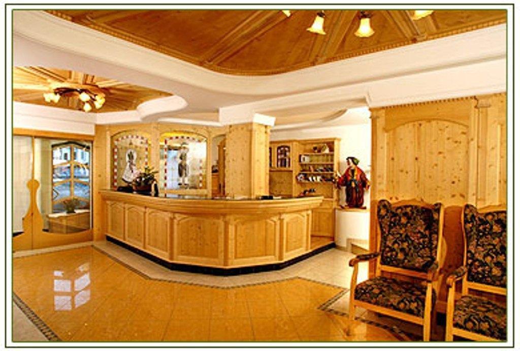 Hotel Sureghes Ortisei Exterior photo